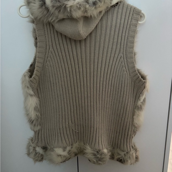 Jessica Simpson Plush Faux Fur Zip Vest in Ivory and Taupe - Picture 3 of 5